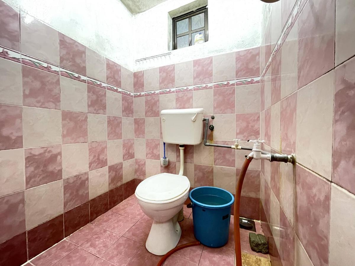 Aiza Homestay Opposite Abang Strawberry Taman Sedia Tanah Rata Exterior photo